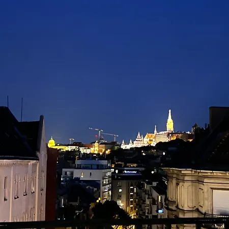 Buda Floor With Terrace & View * Budapešť